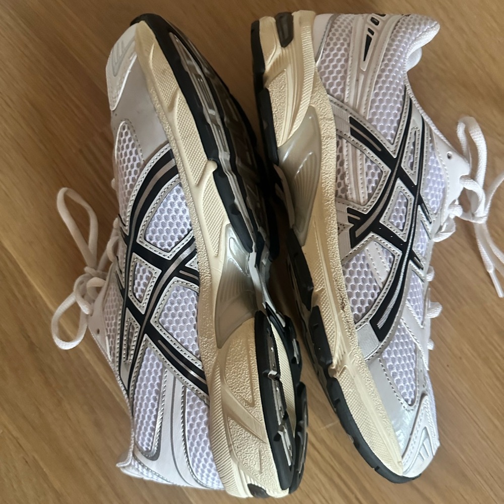 Asics Gel-1130 White, Silver and Black Athletic Shoes